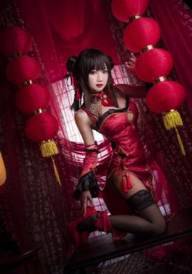 女大学生的沙龙室主演
